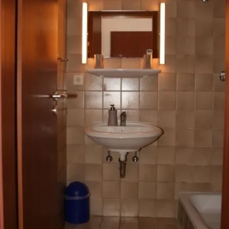 شقة 